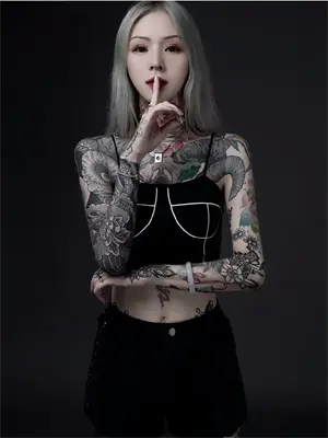 团建回来后，我群发了夫人的偷情照